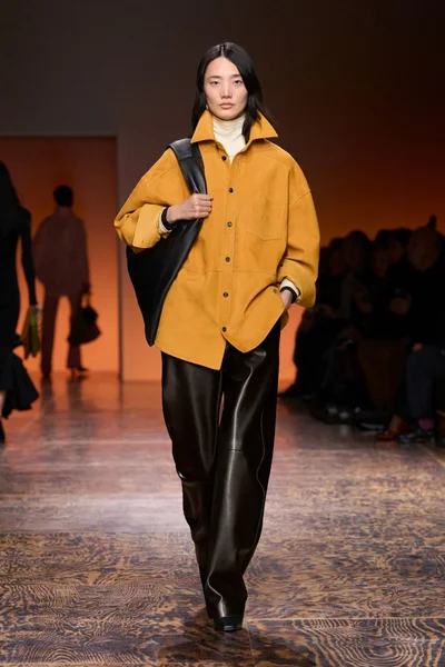 Look 50